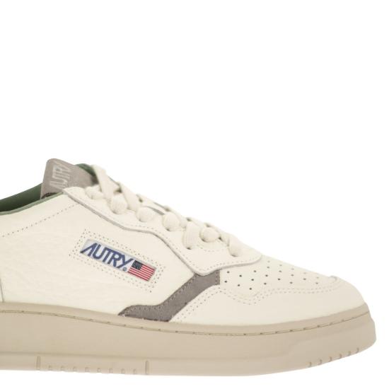 26SS 오트리 메달리스트 로우 스니커즈 AULM WHITE GREEN - AUTRY