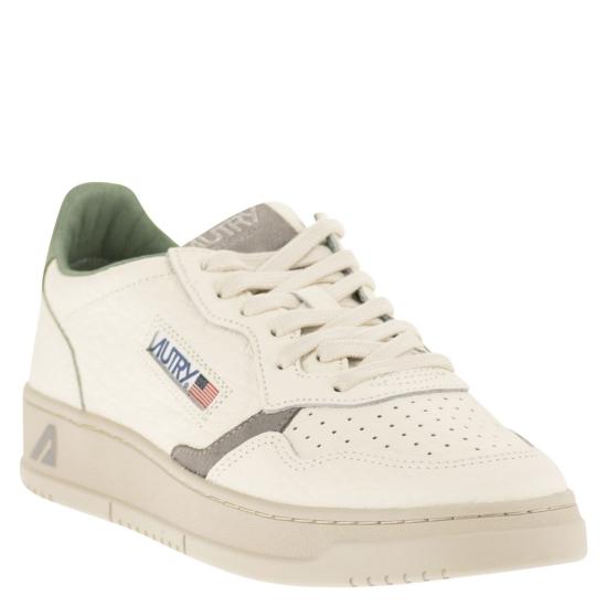26SS 오트리 메달리스트 로우 스니커즈 AULM WHITE GREEN - AUTRY
