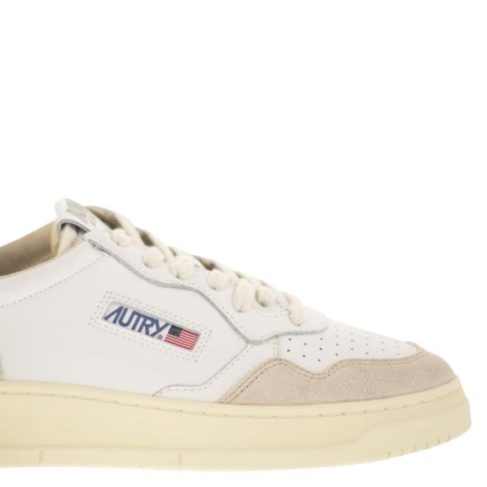 26SS 오트리 메달리스트 로우 스니커즈 AULM WHITE BROWN - AUTRY