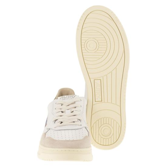 26SS 오트리 메달리스트 로우 스니커즈 AULM WHITE BROWN - AUTRY