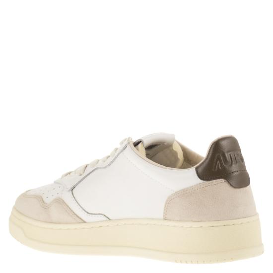 26SS 오트리 메달리스트 로우 스니커즈 AULM WHITE BROWN - AUTRY