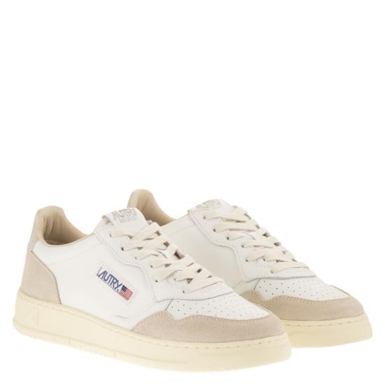 26SS 오트리 메달리스트 로우 스니커즈 AULM WHITE BEIGE - AUTRY