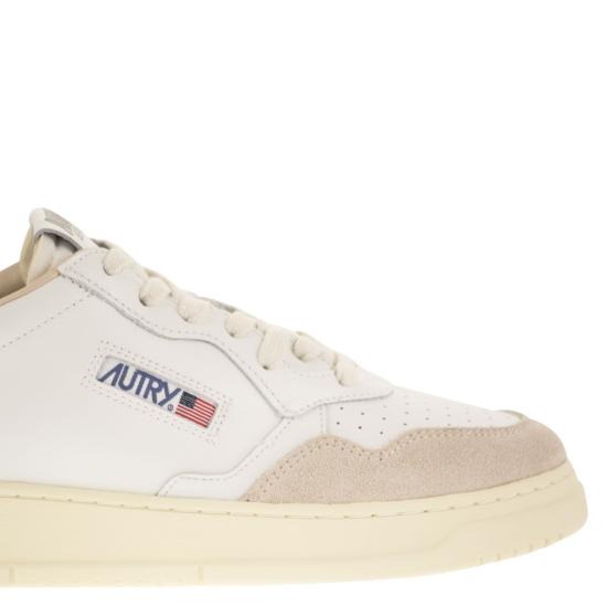 26SS 오트리 메달리스트 로우 스니커즈 AULM WHITE BEIGE - AUTRY