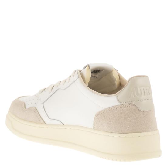 26SS 오트리 메달리스트 로우 스니커즈 AULM WHITE BEIGE - AUTRY