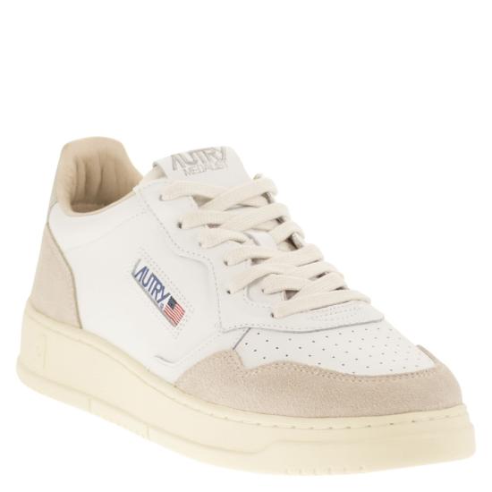 26SS 오트리 메달리스트 로우 스니커즈 AULM WHITE BEIGE - AUTRY
