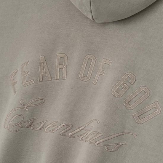  피어오브갓 긴팔 티셔츠 피어 오브 갓 자수 클래식 풀집 후드티 스모크 그레이 - FEAR OF GOD