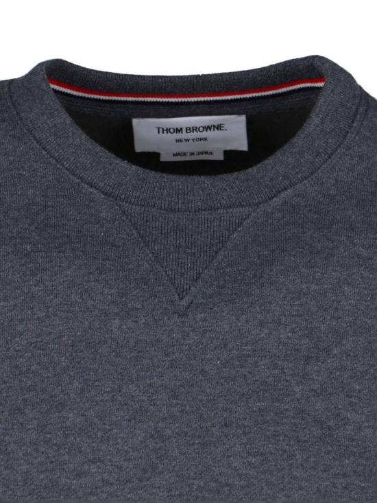 26SS 톰브라운 로고 패치 엔지니어드 4바 스웨트셔츠 MJT021H 00535025 Grey - THOM BROWNE