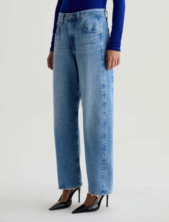  아드리아노 골드슈미드 데님 팬츠 블루프린트 청바지를 입은  해티 - ADRIANO GOLDSCHMIED