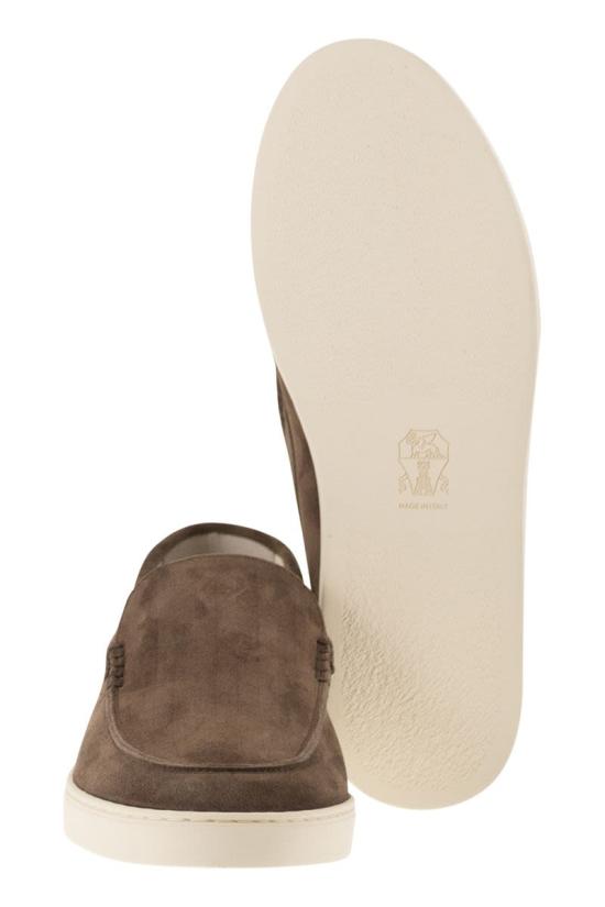 26SS 브루넬로 쿠치넬리 로퍼 스타일 셰브런 패턴 스웨이드 스니커즈 MZUHVSP335 C7959 BROWN - BRUNELLO CUCINELLI