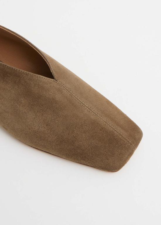  메이블앤모스 플랫 슈즈 만수르 가브리엘 소프트 스퀘어 V 플랫