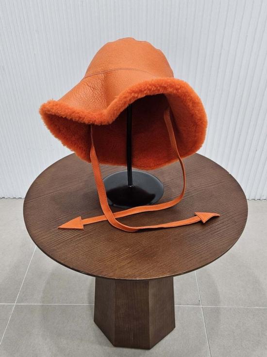  더 엔케이씨 스토어 버킷햇 NKC 스토어 오렌지 리버서블 램 시어링 버킷햇 오렌지