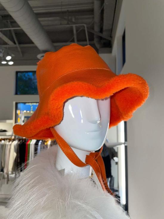  더 엔케이씨 스토어 버킷햇 NKC 스토어 오렌지 리버서블 램 시어링 버킷햇 오렌지 - The NKC Store