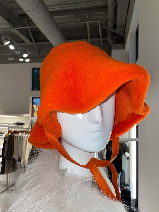  더 엔케이씨 스토어 버킷햇 NKC 스토어 오렌지 리버서블 램 시어링 버킷햇 오렌지 - The NKC Store