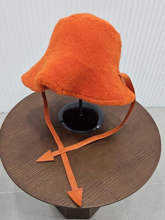  더 엔케이씨 스토어 버킷햇 NKC 스토어 오렌지 리버서블 램 시어링 버킷햇 오렌지 - The NKC Store