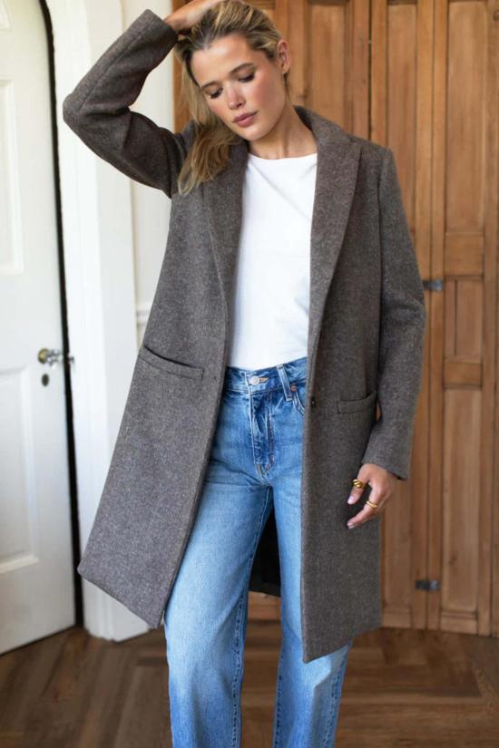  메이블앤모스 코트 에머슨 프라이 테일러드  다크 트러플 - MABEL AND MOSS