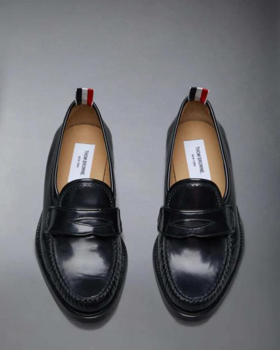  톰브라운 로퍼 톰 브라운 스파졸라토 플리츠 바시티  블랙 - THOM BROWNE