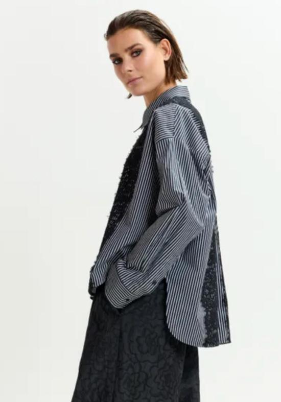  에센셜앤트워프 블라우스 에센셜 앤트워프 이산 레이스 트림 버튼다운 탑 블랙 - ESSENTIEL ANTWERP