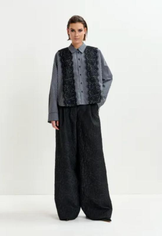  에센셜앤트워프 블라우스 에센셜 앤트워프 이산 레이스 트림 버튼다운 탑 블랙 - ESSENTIEL ANTWERP