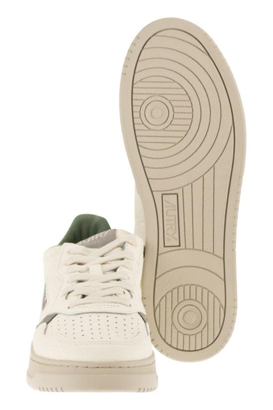 26SS 오트리 메달리스트 로우 스니커즈 AULMNE16 WHITE GREEN - AUTRY