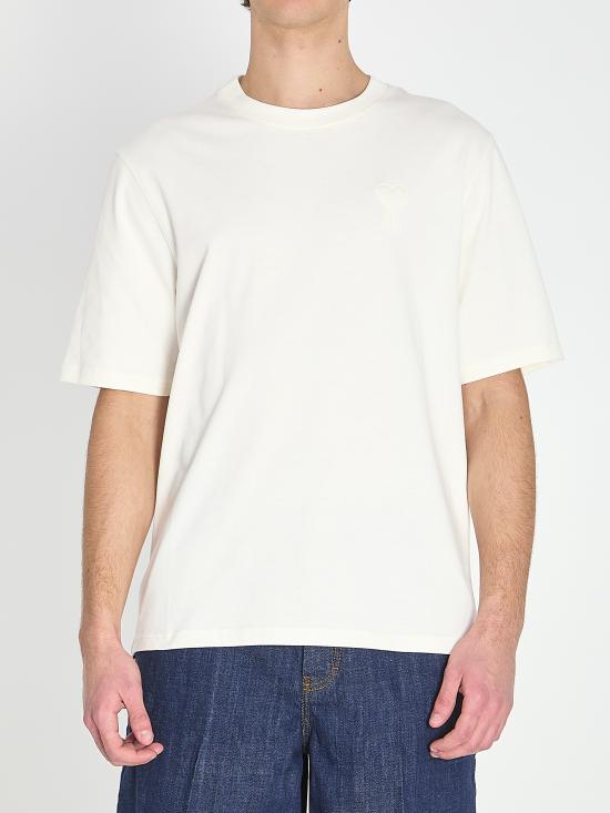 26SS 아미 화이트 코튼 드 하트 엠보스 티셔츠 UTS357726 136 CREAM