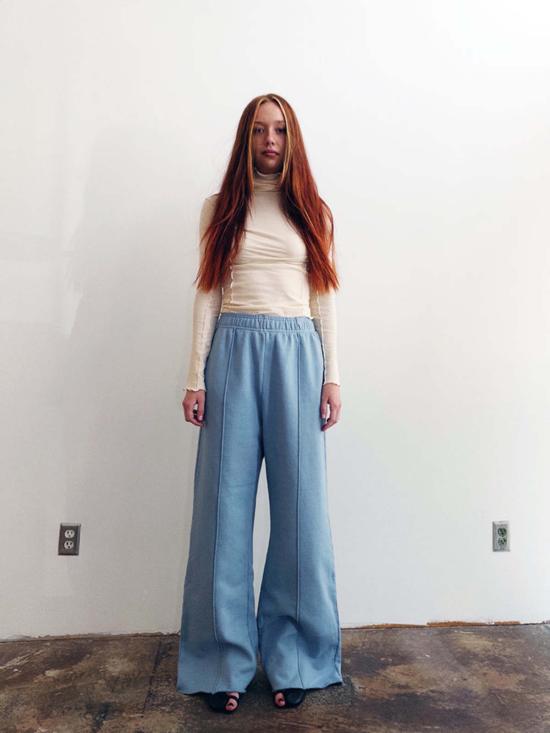  베이스레인지 터틀넥 오마토  탑 오프 화이트 - BASERANGE