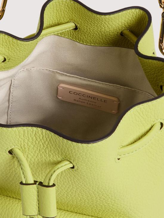 26SS 코치넬리 비트 재너레이션 스모 버킷벡 E1TFK230301 G70 Green - COCCINELLE