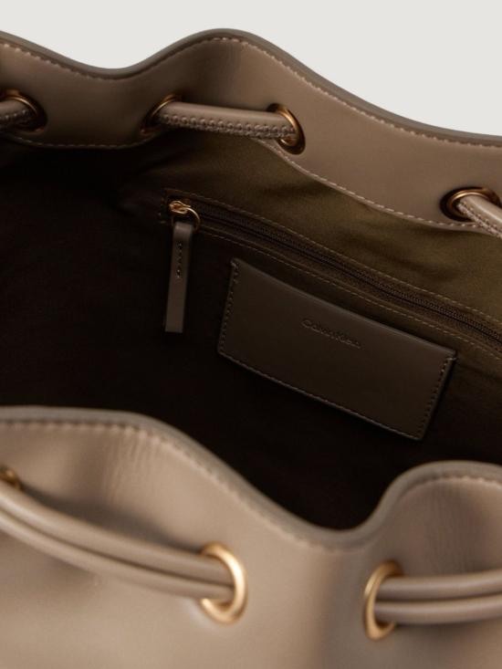 26SS 캘빈클라인 숄더백 LV04F3232G VFU Dove Grey - CALVIN KLEIN