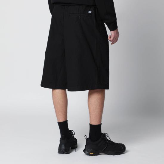 26SS 씨피 컴퍼니 스트레치 사틴 카고 렌즈 쇼츠 20CMBE127A110325G Black - C.P. COMPANY