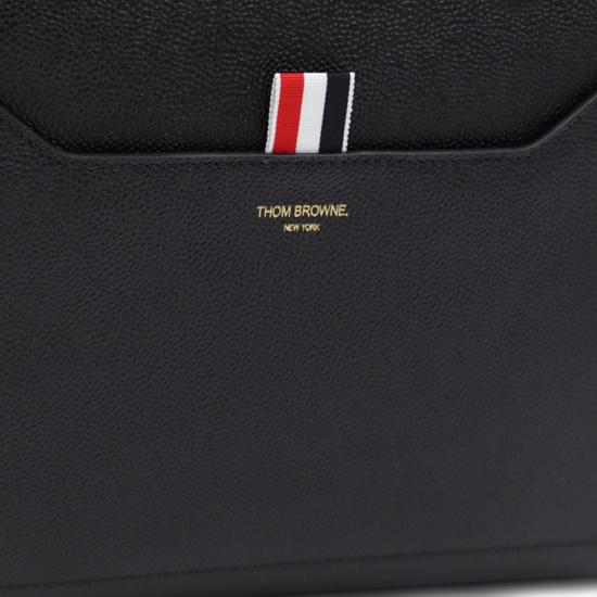 26SS 톰브라운 페블 그레인 레더 슬림 브리프케이스 MAG444A00198001 Black - THOM BROWNE