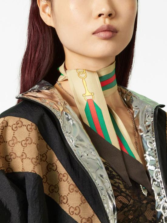 26SS 구찌 인터로킹 G 홀스빗 웹 프린트 실크 넥 보우 7569373G0012164 BROWN DOM - GUCCI