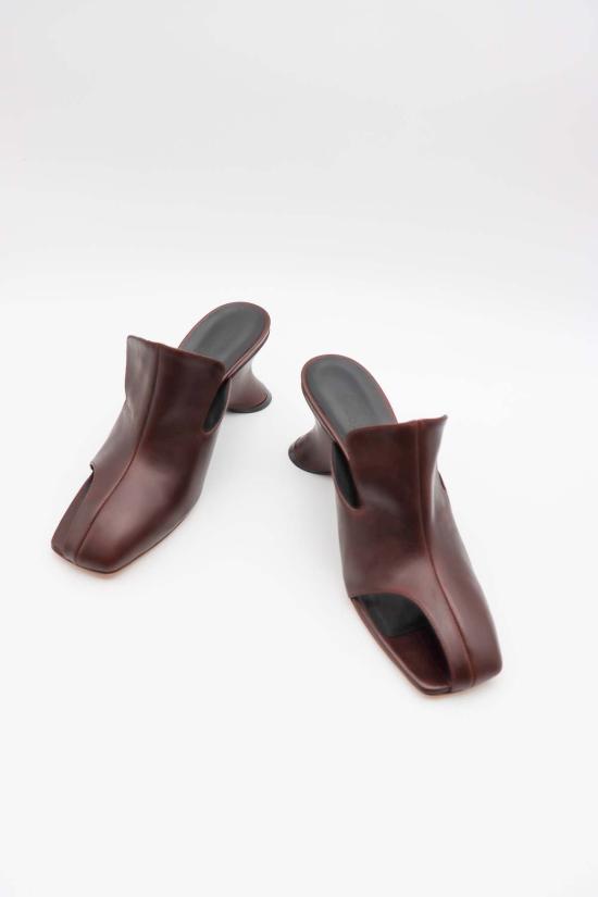  어웨이크 모드 뮬/슬리퍼 A.W.A.K.E. 모드 로저 뮬 힐 - A.W.A.K.E. MODE