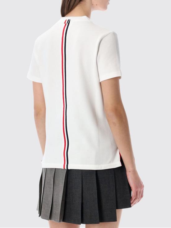 26SS 톰브라운 클래식 코튼 피케 릴렉스 핏 센터 백 스트라이프 숏슬리브 티셔츠 FJS013A00050 100 White - THOM BROWNE