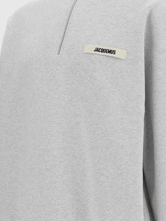 26SS 자크뮈스 하프 집업 스웨트 셔츠 SSM00313AJ00174 951 Grey - JACQUEMUS