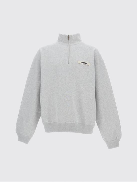 26SS 자크뮈스 하프 집업 스웨트 셔츠 SSM00313AJ00174 951 Grey - JACQUEMUS