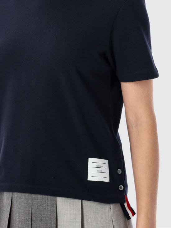 26SS 톰브라운 클래식 코튼 피케 릴렉스 핏 센터 백 스트라이프 숏슬리브 티셔츠 FJS013A00050 415 Blue - THOM BROWNE