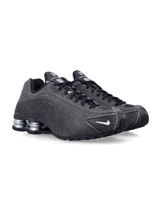 25FW 나이키 샥스 R4 스니커즈 IO4544 002 BLACK SAIL - NIKE