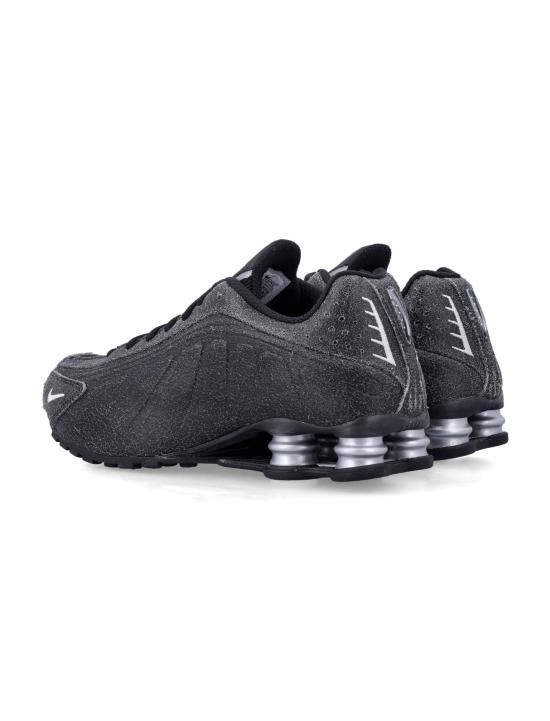 25FW 나이키 샥스 R4 스니커즈 IO4544 002 BLACK SAIL - NIKE