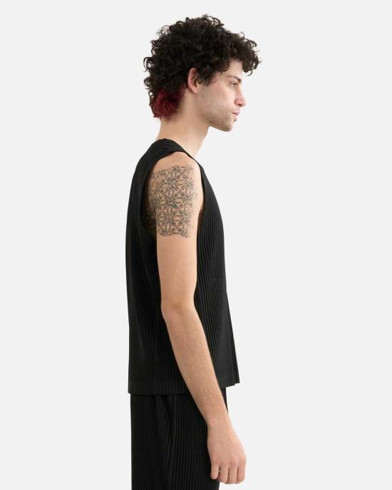  이세이 미야케 민소매 티셔츠 옴므 플리세  테일러드 플리츠 2 팬츠 - ISSEY MIYAKE