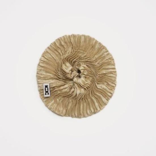  아쥬르 긴팔 티셔츠 아주르 플리세 새틴 실크 소매 탑 - AZUR