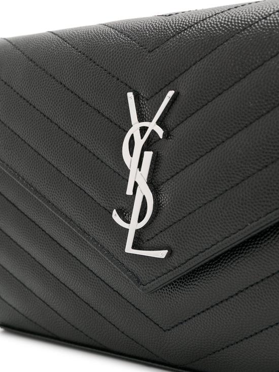 26SS 생로랑 그랑 드 뿌드르 엠보스드 레더 카산드라 마틀라세 체인 지갑 377828 BOW02 1000 NERO - SAINT LAURENT