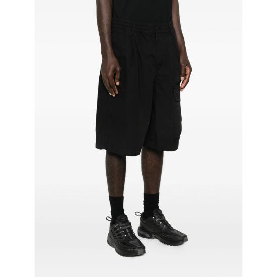 26SS 씨피 컴퍼니 스트레치 사틴 카고 렌즈 쇼츠 MBE127A11 0325G 999 BLACK - C.P. COMPANY
