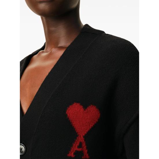 26SS 아미 하트 로고 인타르시아 V넥 가디건 UKC367 018 009 BLACK - AMI