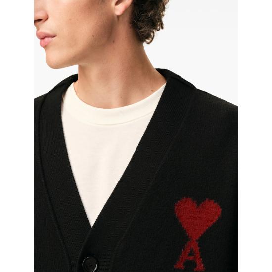 26SS 아미 하트 로고 인타르시아 V넥 가디건 UKC367 018 009 BLACK - AMI