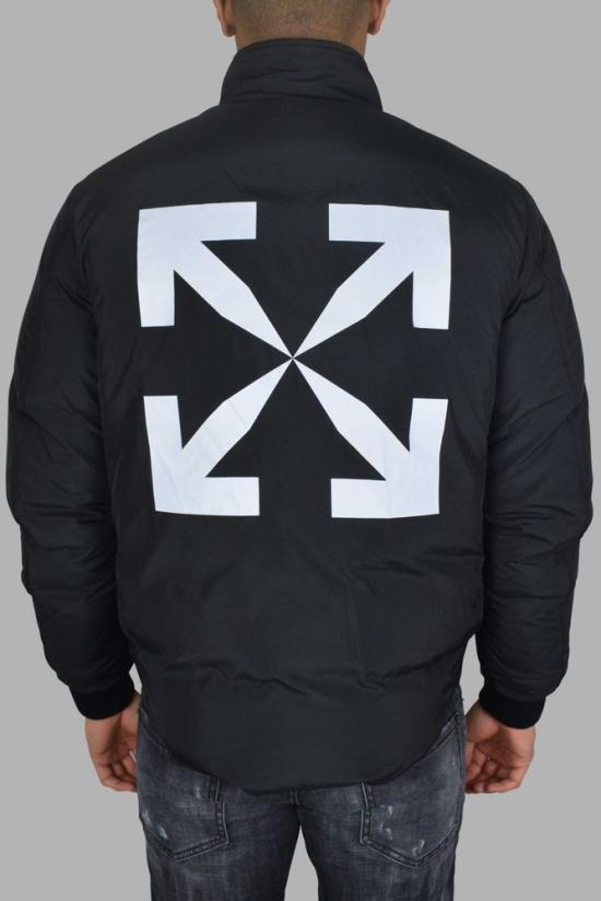  오프화이트 자켓 양면으로 착용 가능한 패딩 재킷, 대조적인 디자인 요소 - OFF WHITE