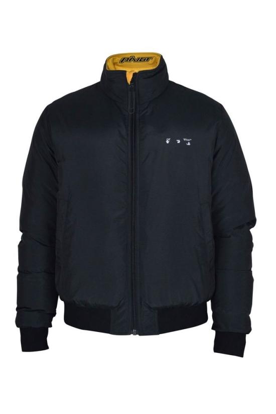  오프화이트 자켓 양면으로 착용 가능한 패딩 재킷, 대조적인 디자인 요소