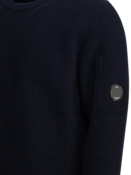 26SS 씨피 컴퍼니 램스울 GRS 크루넥 렌즈 스웨터 19CMKN129A110149A888 BLUE - C.P. COMPANY