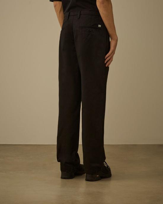 26SS 씨피 컴퍼니 코튼 개버딘 루즈 팬츠 20CMPA136A110458G 999 BLACK - C.P. COMPANY