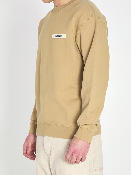 26SS 자크뮈스 그로그랭 스웨트 셔츠 SSM00206AJ00126 180 DARKBEIGE - JACQUEMUS
