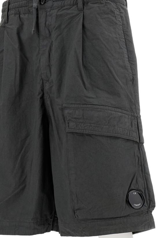 26SS 씨피 컴퍼니 스트레치 사틴 카고 렌즈 쇼츠 20CMBE127A110325G921 Grey - C.P. COMPANY