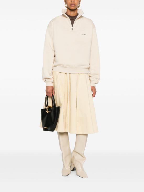 26SS 자크뮈스 그로그랭 지퍼 롤넥 스웨트 셔츠 SSW00210AJ00174 130 Beige - JACQUEMUS